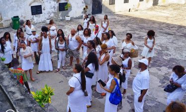 tourists at Slave Castle