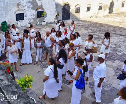 tourists at Slave Castle