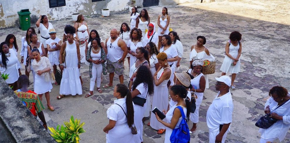 tourists at Slave Castle