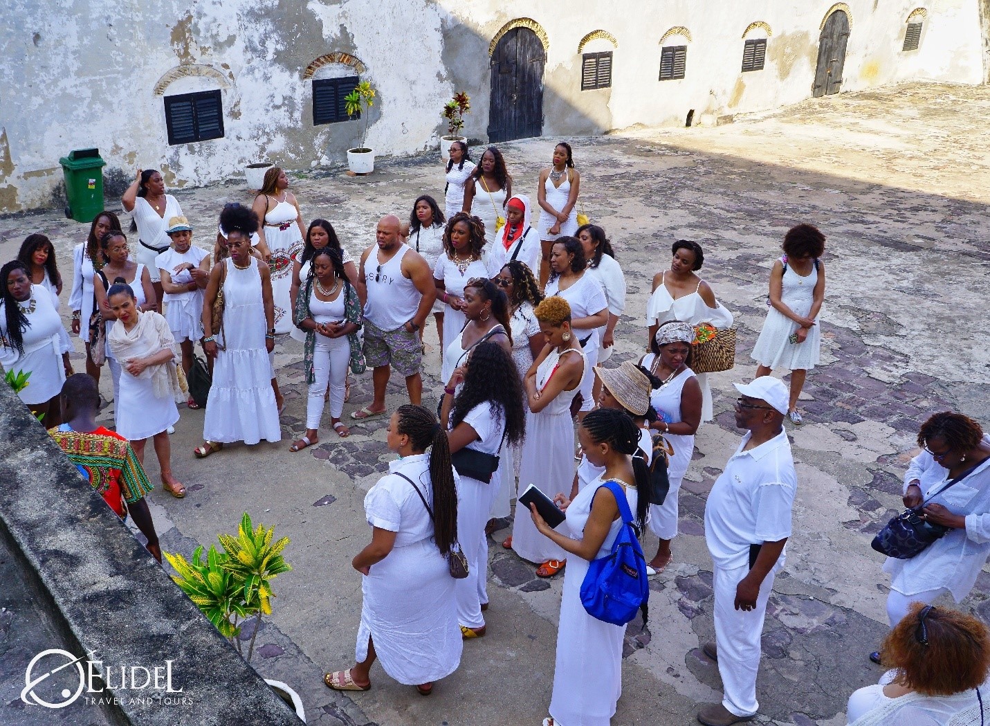 tourists at Slave Castle