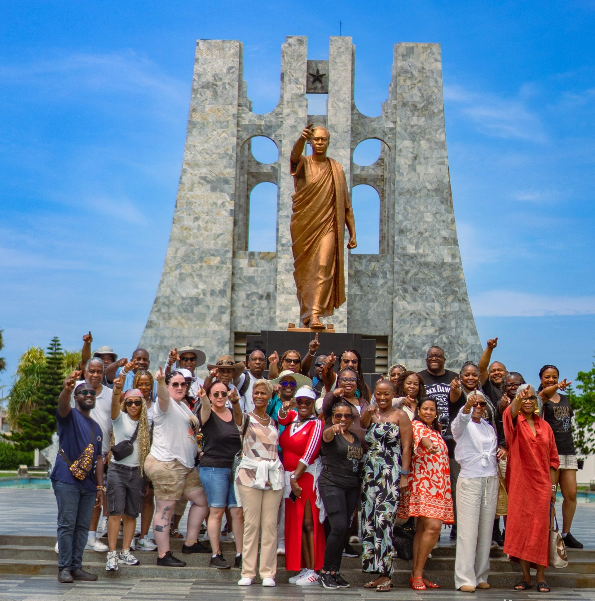 Group picture in front Kwame Nkrumah Statue